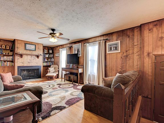 4th image of 203 Oakwood Dr