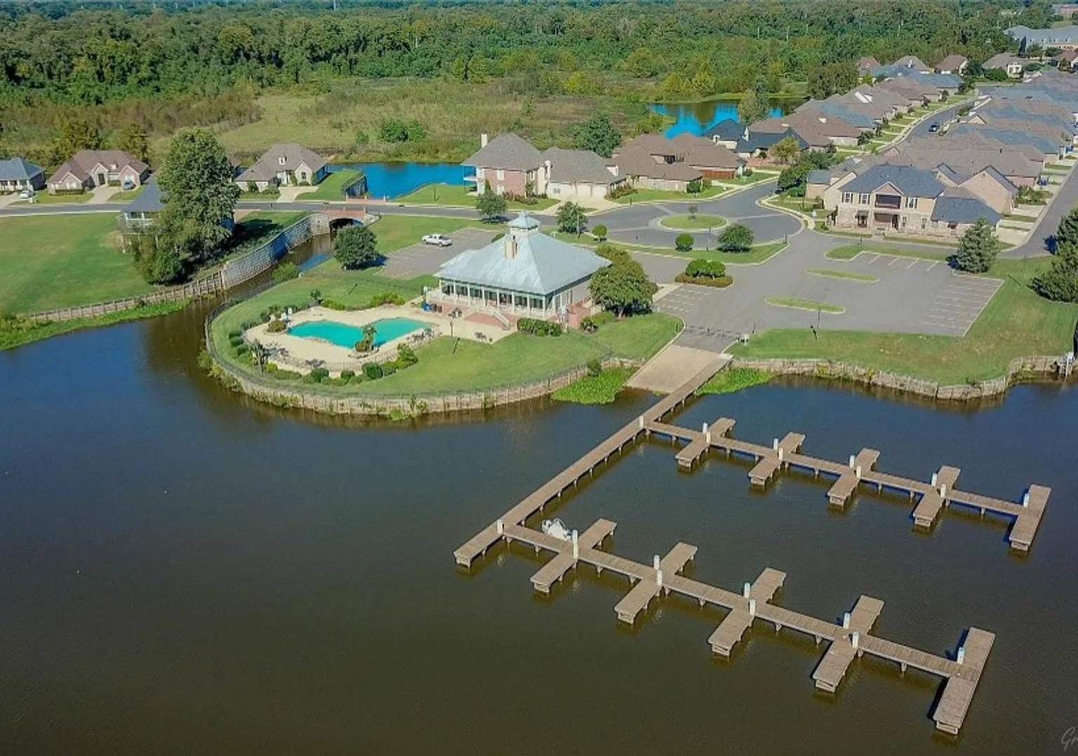 3/2 1842 sqft 2304.95 per month 1144 Island Park Blvd — Photo 2