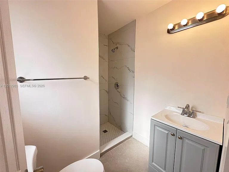 1021 SW 3rd St #4 — Photo 7