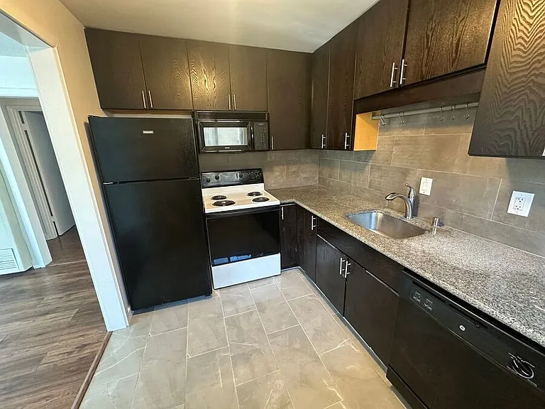 2231 Ward St — Photo 9