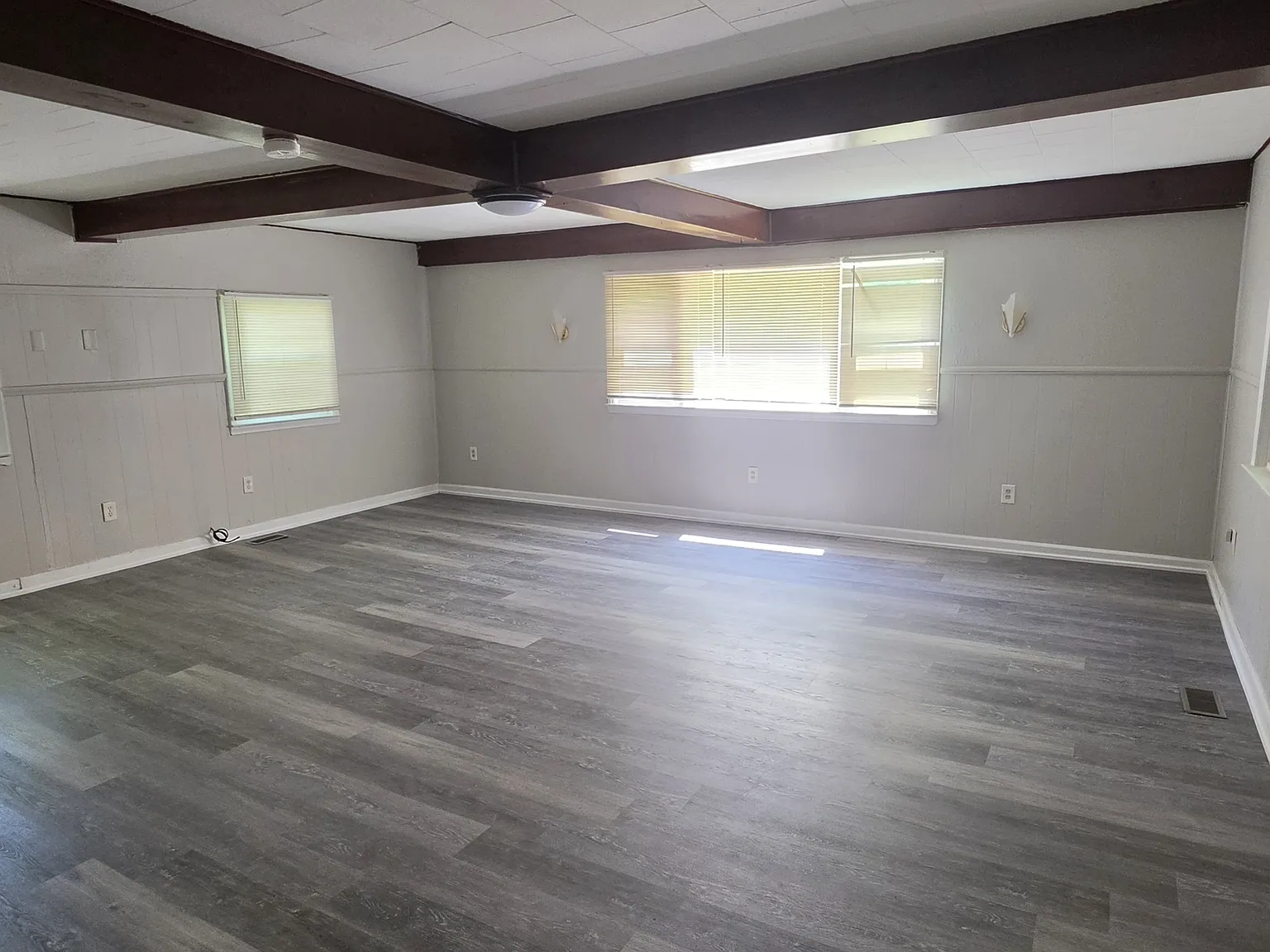 11332 Republic Avenue - 1 — Photo 2