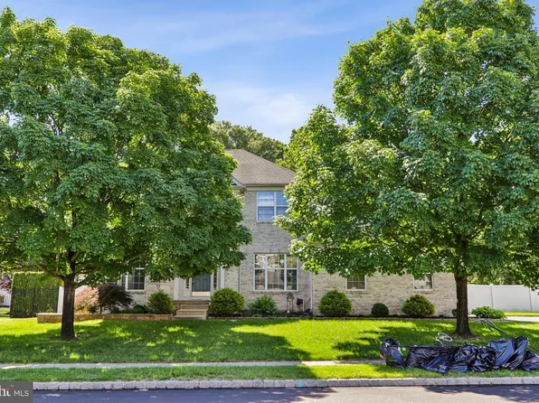 7 Longfellow Ln, Hainesport, NJ 08036
