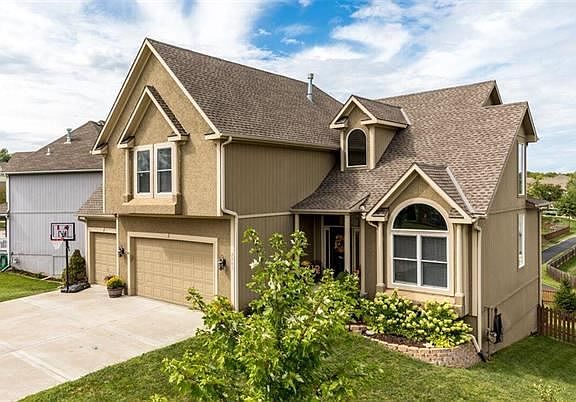 2nd image of 2205 NE Janessa Dr