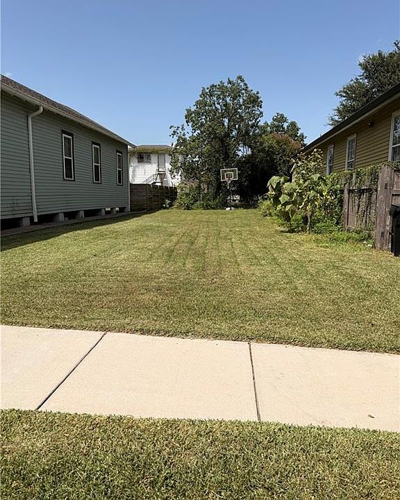 2nd image of 3716 Delachaise St