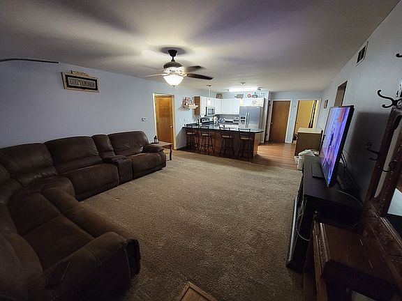 LIVING ROOM/MAIN ENTRANCE
