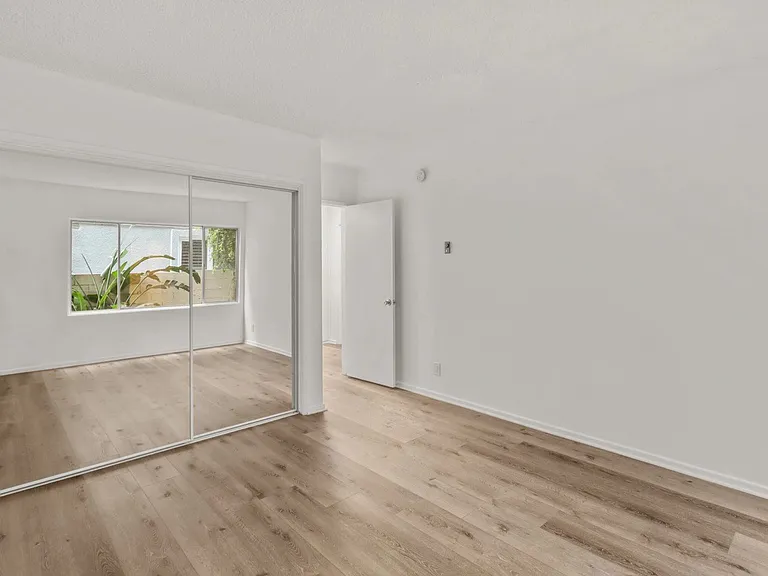 11946 Montana Ave #103 — Photo 14