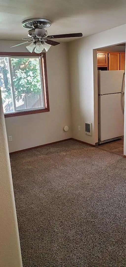 2 Bedroom 1 Bath duplex in Thurston neighborhood — Photo 4