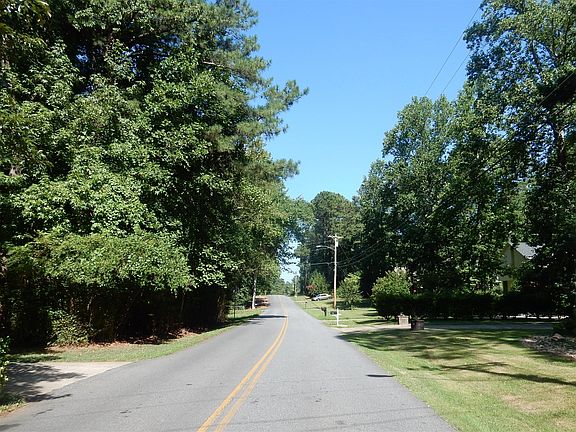 5th image of 908 Victoria Landing Dr
