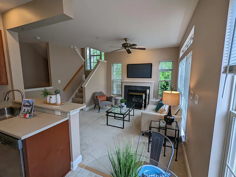 46358 Hobbs Sq — Photo 6