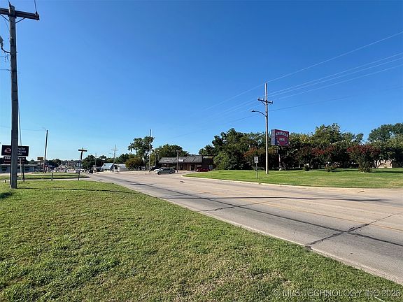 5th image of 700 N 1st St