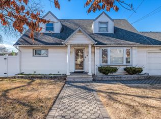 15750 92nd St, Howard Beach, NY 11414