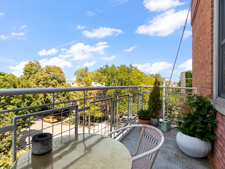 2111 W Churchill St #306 — Photo 19
