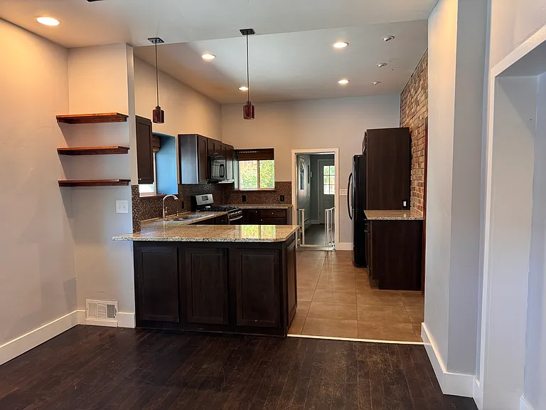 122 L St — Photo 6