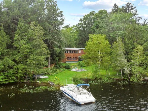 27 Independence Avenue, Brant Lake, NY 12815