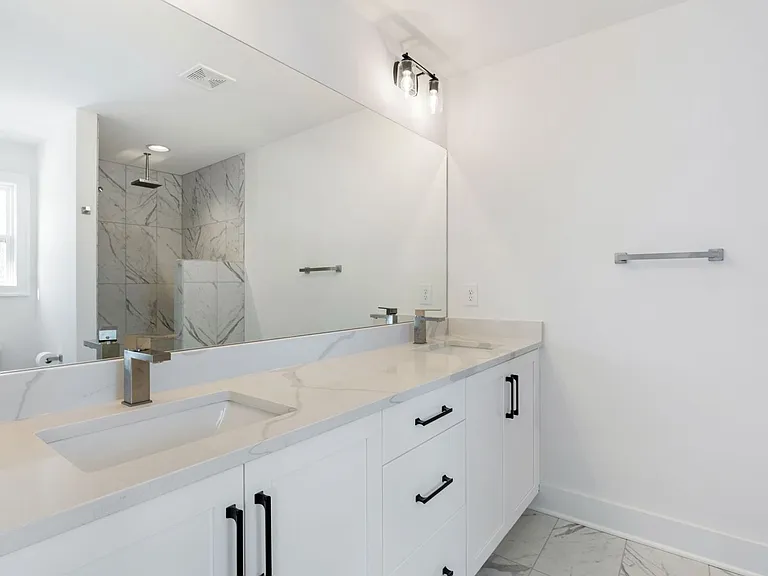 904 N Maple St — Photo 31
