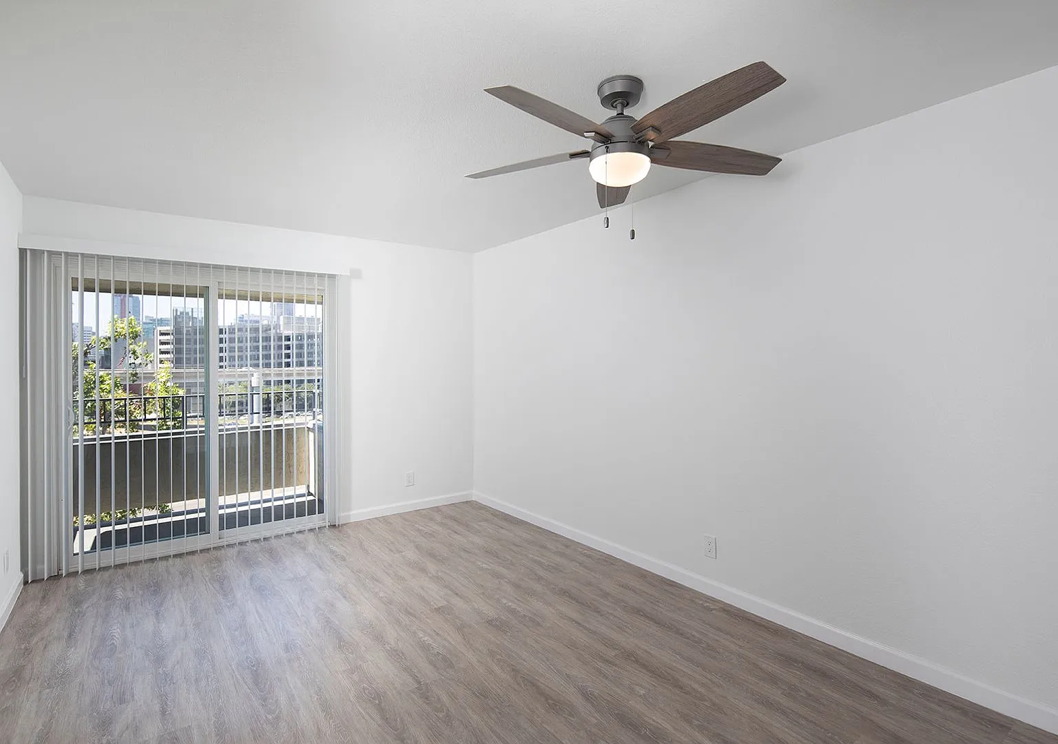 Golden Pacific Apartments — Photo 3
