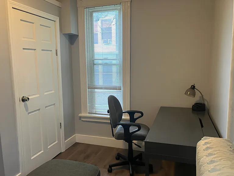 Office with desk & chair (can be used as a 3rd bedroom)