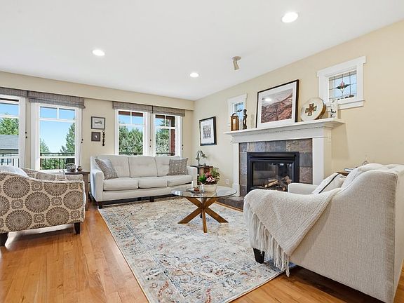 3rd image of 272 Osborne Rd E