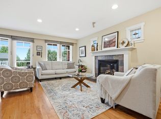 272 Osborne Rd E, North Vancouver, BC V7N1M1