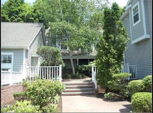 231 Mayfield Dr, Trumbull, CT 06611