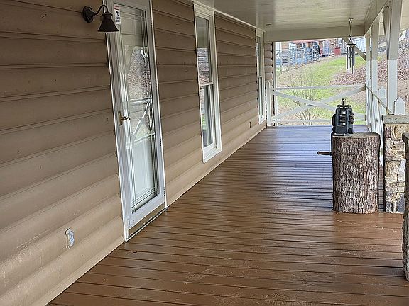 2nd image of 403 N Stringer Rd