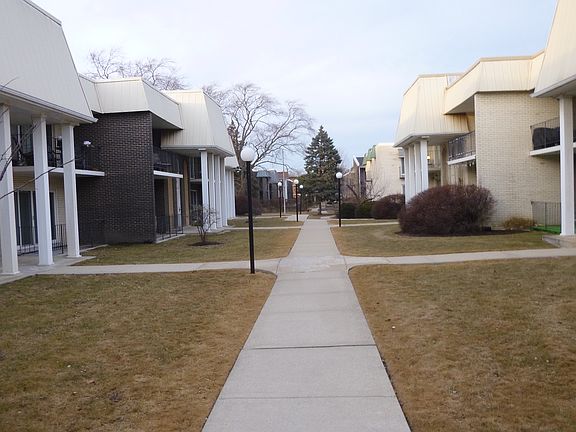 3rd image of 4108 W 99th St APT D