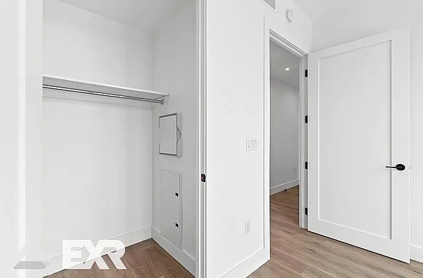 Rented by EXR | media 10