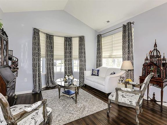 5th image of 10 Winding River Ct
