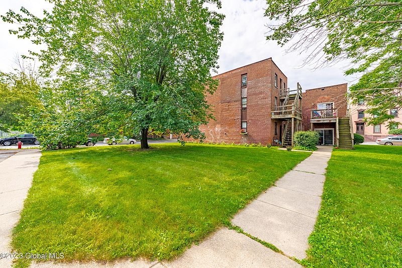 3rd image of 129 Green Street # 41