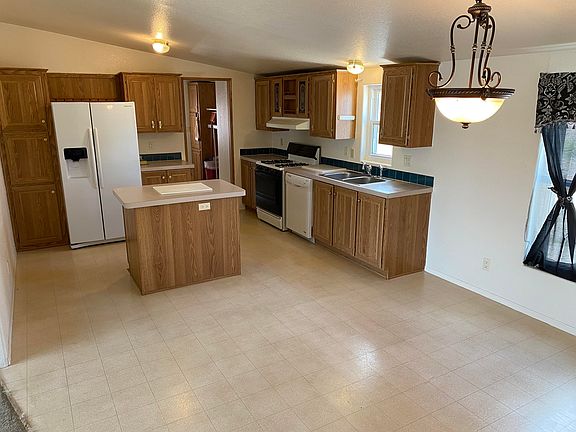 5th image of 121 N 2710 East Cir