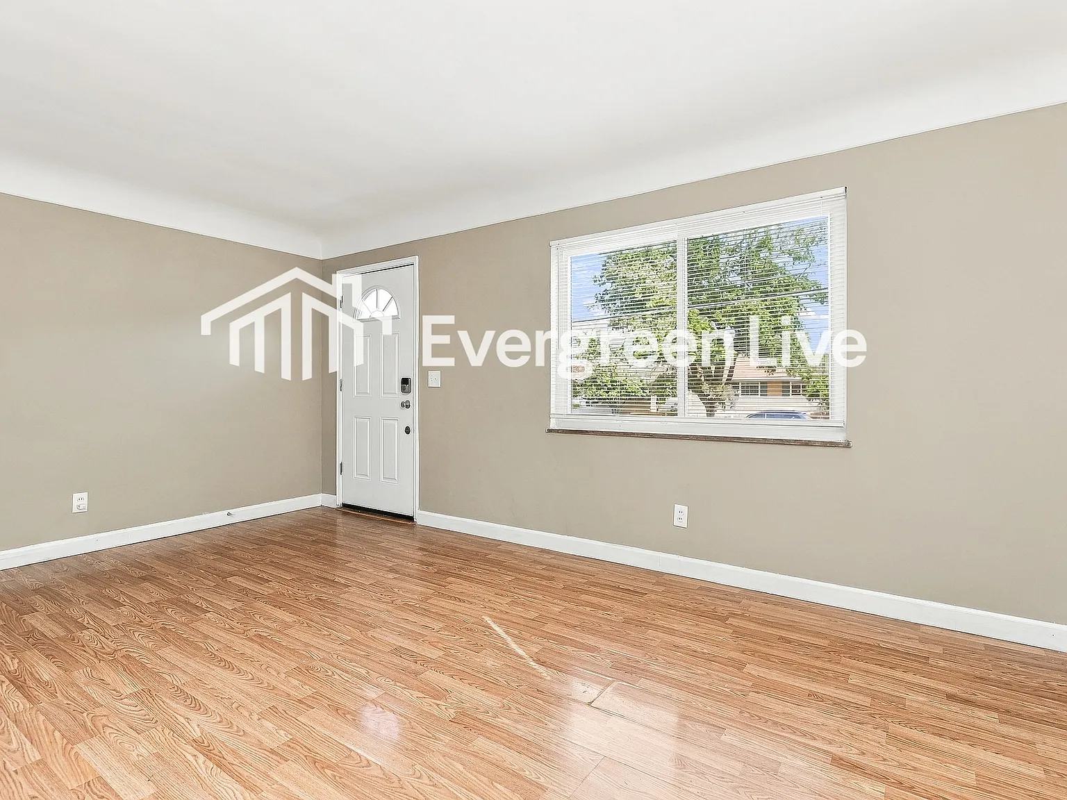3 bed, 2.0 bath, 893 sqft, $1,595 — Photo 3