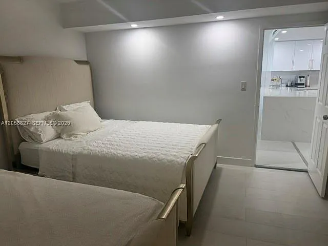 5401 Collins Ave #230 — Photo 35