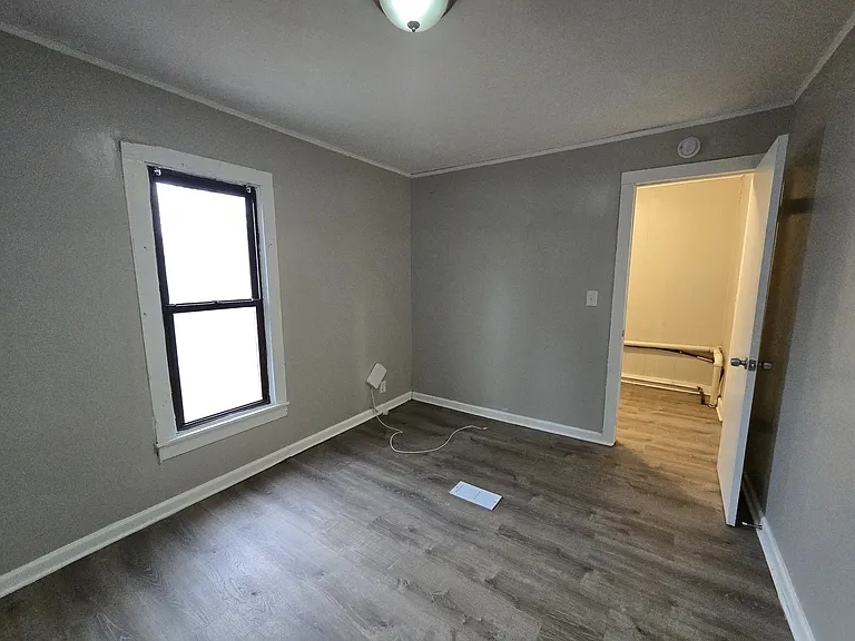 214 Edwards St — Photo 13