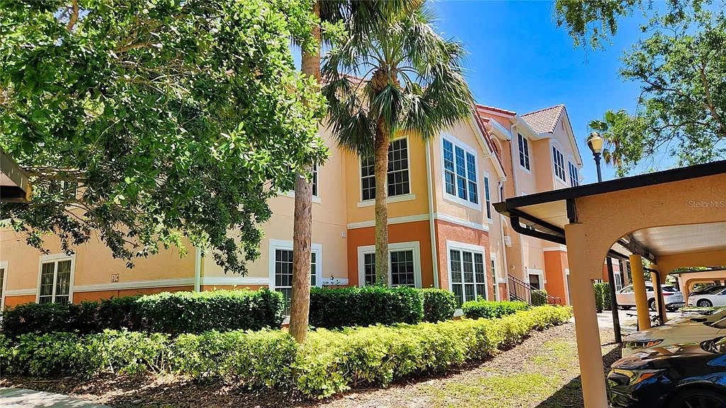 3 bed, 2.0 bath, 1400 sqft, $2,100 — Photo 2