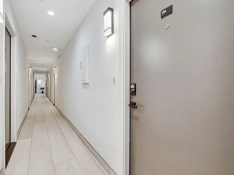946 S Ridgeley Dr #106 — Photo 2