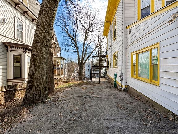 4th image of 93 Sedgwick St