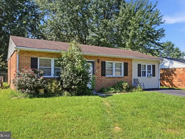 12 Strauss Way, Newark, DE 19702