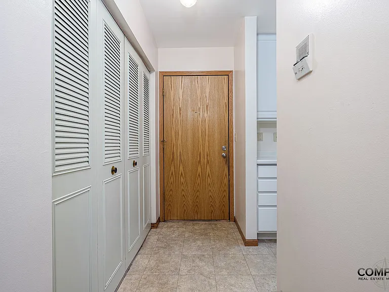 Half Moon Lake Apartments — Photo 18