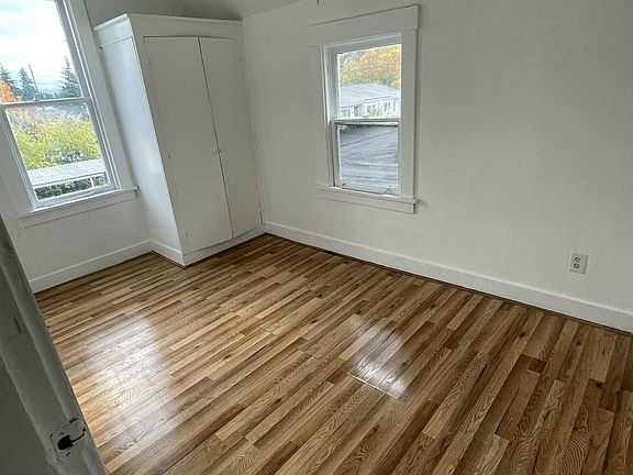 2nd image of 521 128th St S APT 3