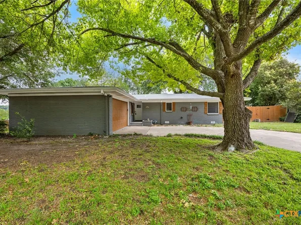 2215 N 9th St, Temple, TX 76501