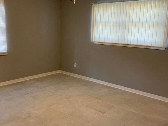5th image of 22 Pleasant Ave