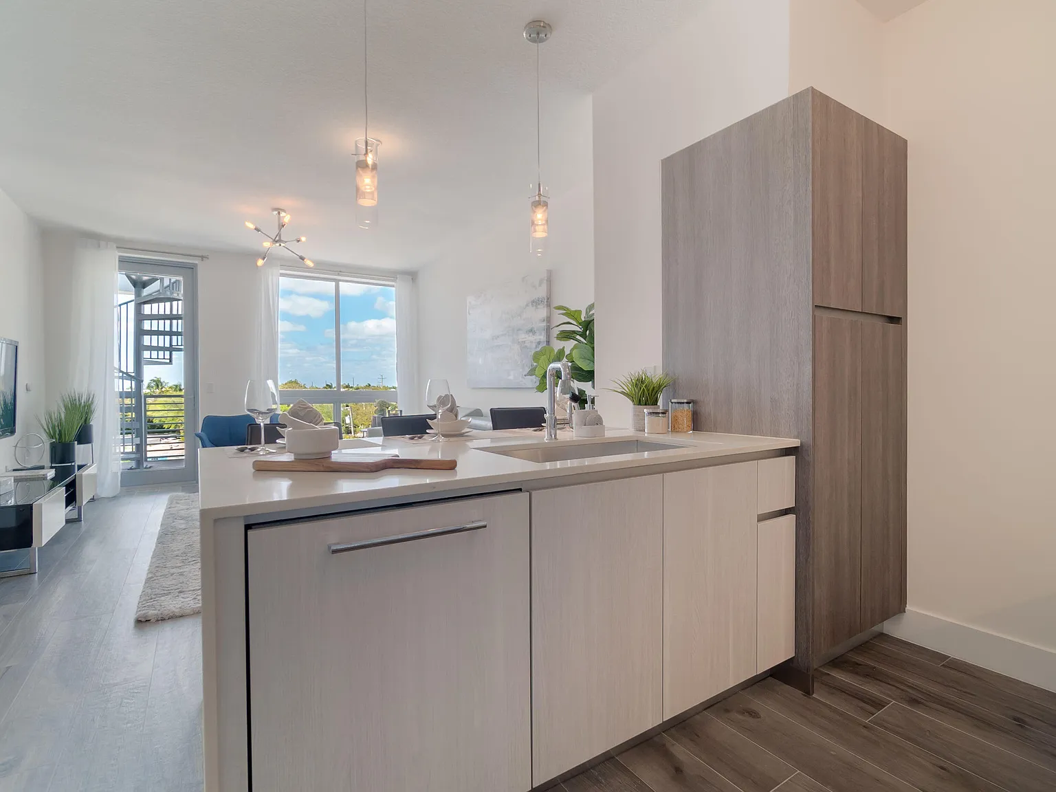 1 bed, 1.0 bath, 710 sqft, $5,000 — Photo 2