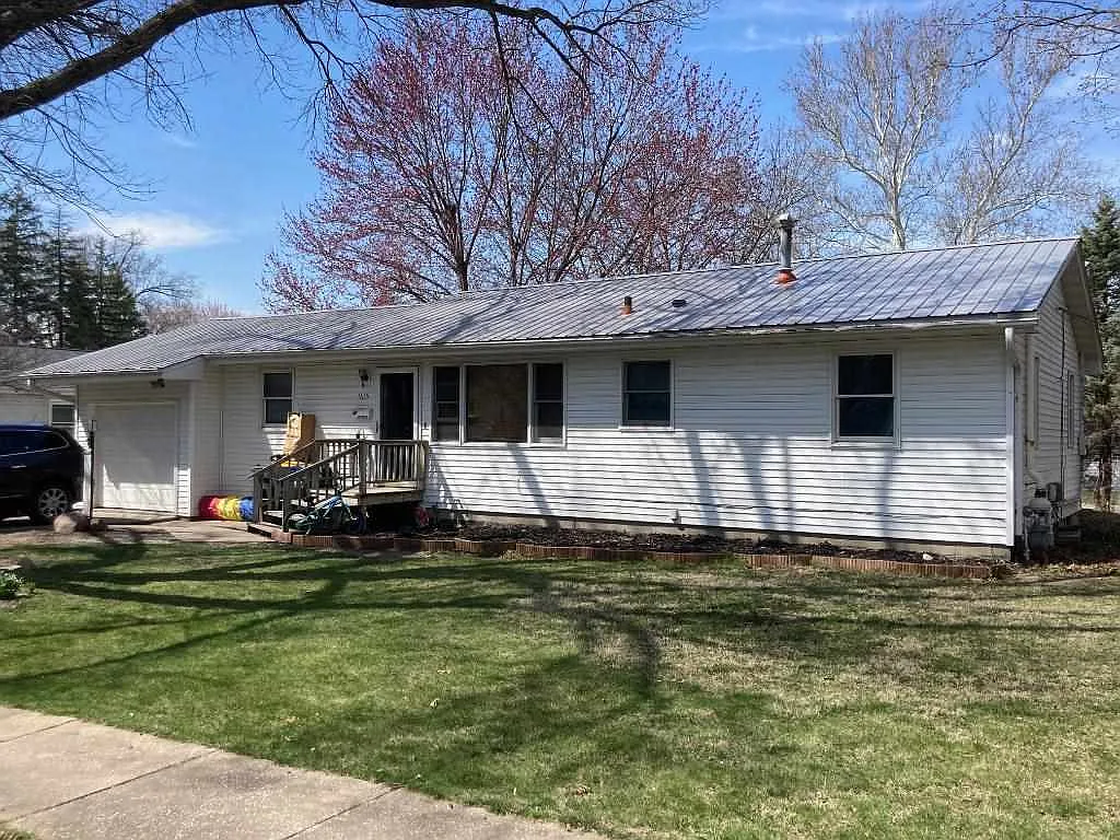 1615 Ridge St photo 1