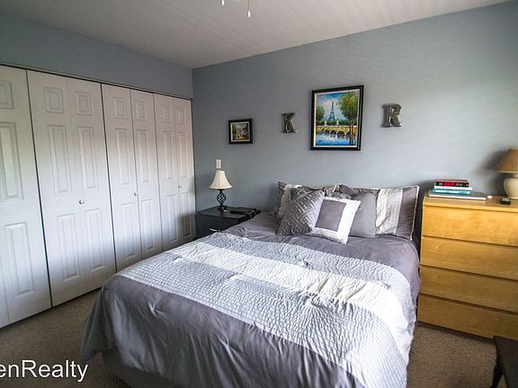 4th image of 900 W Fullerton Ave APT 4E
