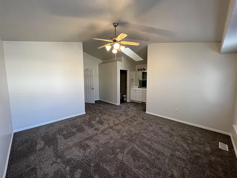 202 E White Spruce Cv — Photo 14