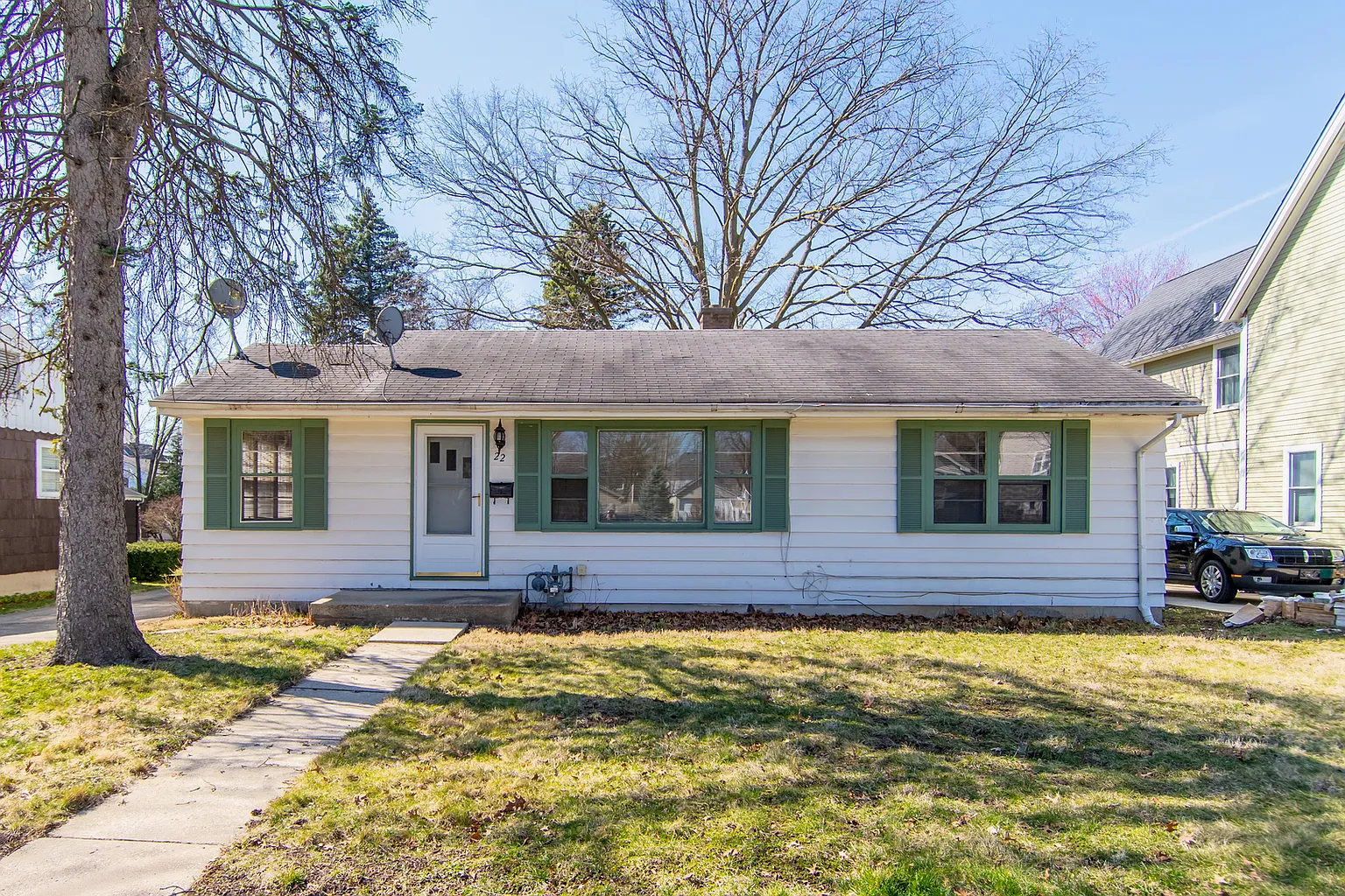 22 Westend Ave photo 1