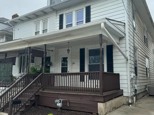 331 W Maple St, Red Lion, PA 17356