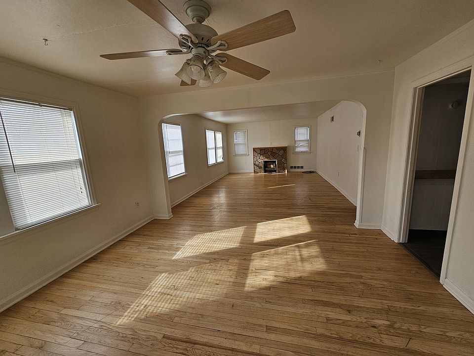 1st image of 1401 8th Ave N #3