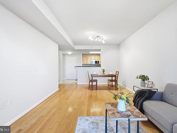 5th image of 2726 Gallows Rd APT 510