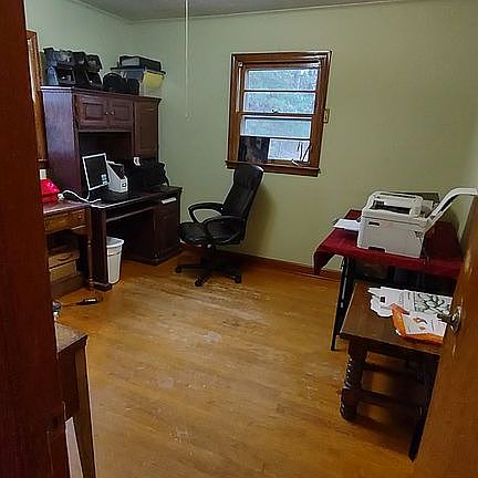 3rd image of 305 Linda St